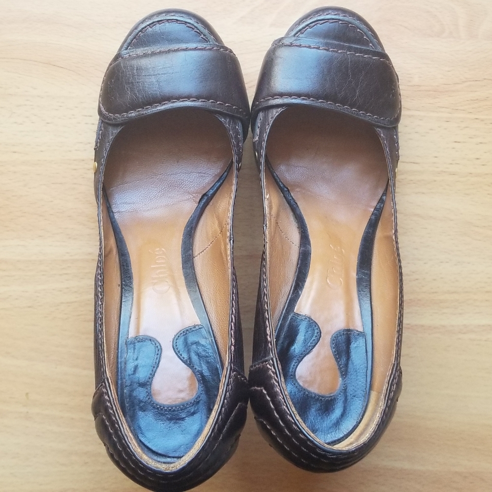 Chloé Chocolate Leather Round Toe Pump, sz 7.5